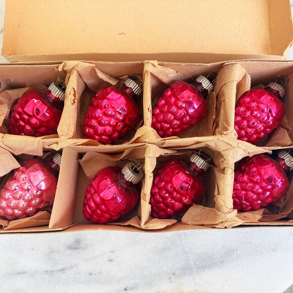 Vintage Boxed Set/8 Shiny Brite Grapes Berries Glass Christmas Ornament Pink - Picture 3 of 12